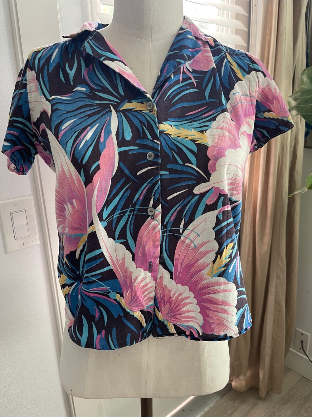 Vintage Women's Navy Floral Button-Front Short Sleeve Top - Pink Floral